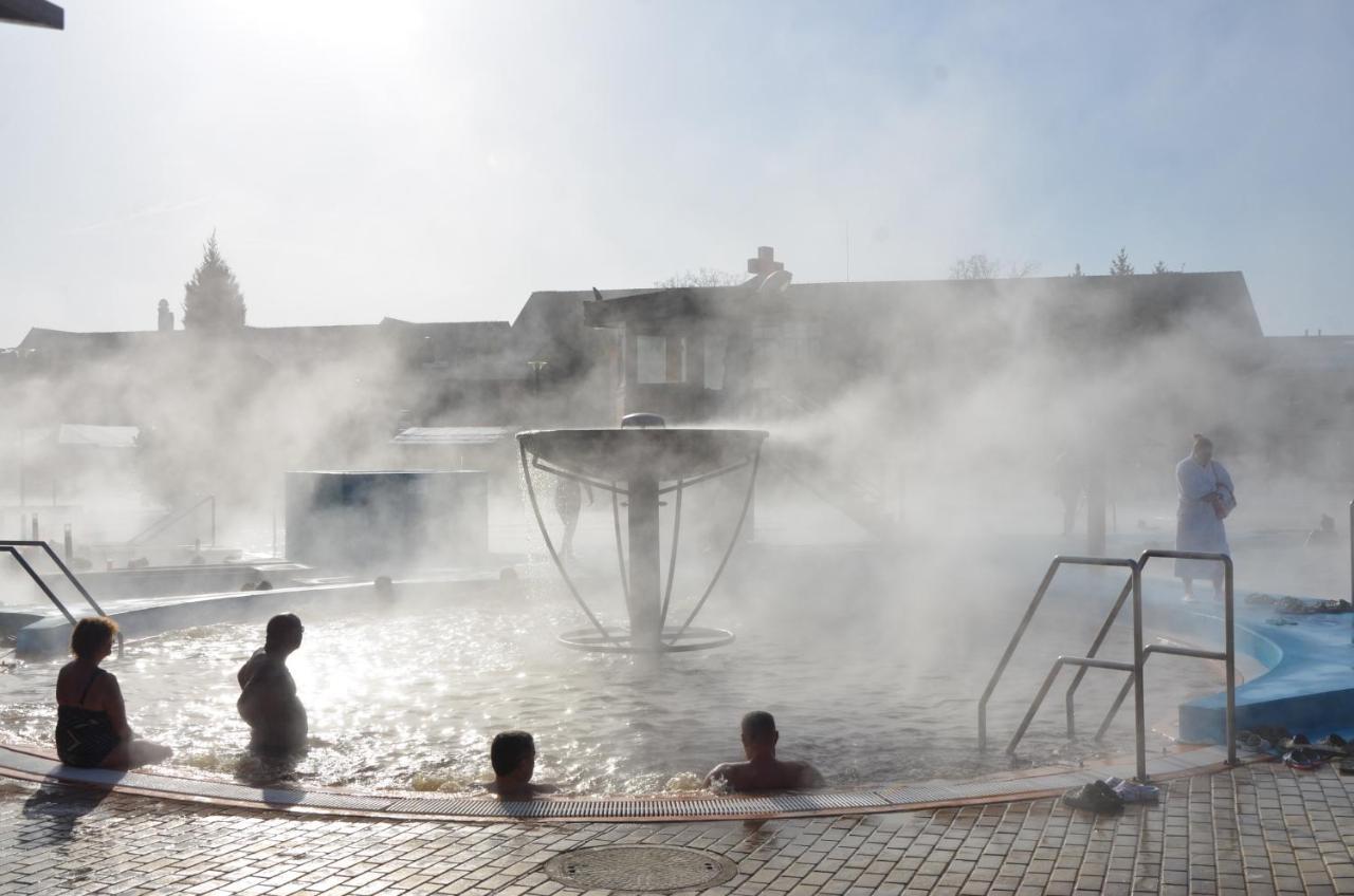Apartman Aquapark - Hotel Bešeňová Екстериор снимка